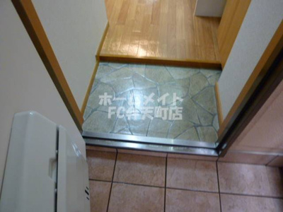 【玄関】 | サーナギマンション | 収納もある玄関です