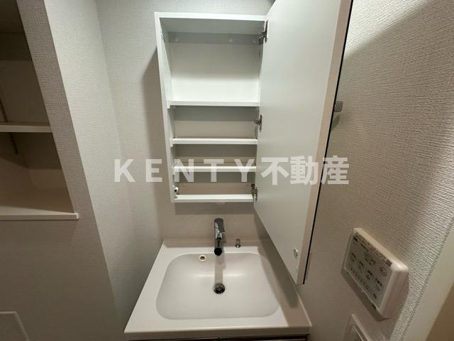 【洗面所】 | ドゥーエ梅屋敷 | 使いやすい洗面所です