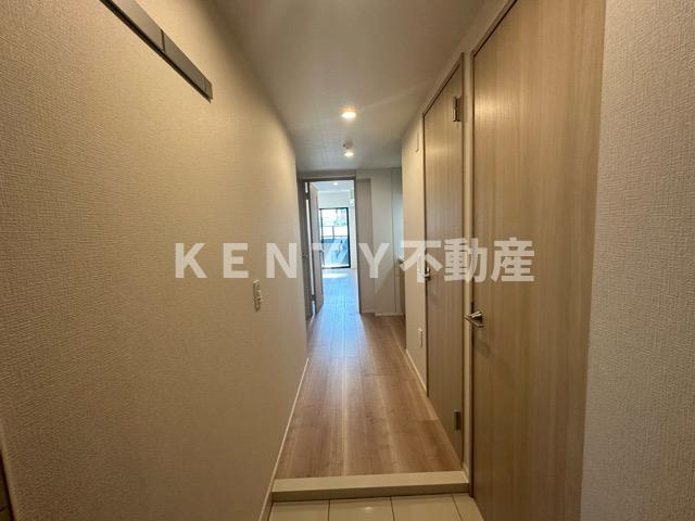 【玄関】 | ドゥーエ梅屋敷 | 明るい玄関です