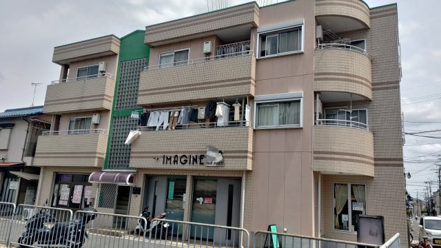 春日アバンティの外観