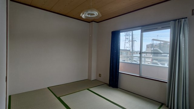 春日アバンティの寝室