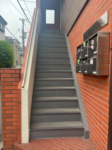 城南ビルのエントランス