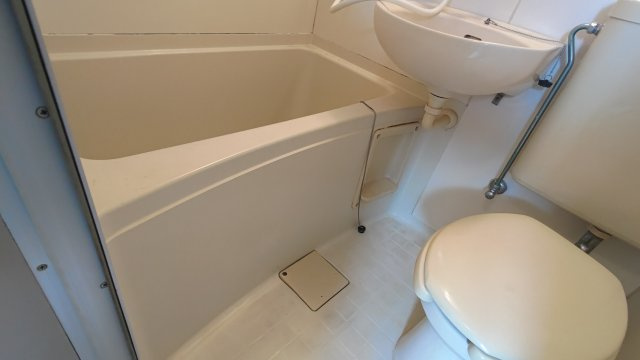 春日アバンティの浴室