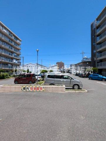 ファースト香里園ハイツの駐車場|敷地内駐車場
■物件内覧・資金計画相談・住宅ローン相談、リフォーム相談、お問合せ受付中■
※当日・翌日のご内覧、ご相談はお電話でのお問合せがスムーズです！