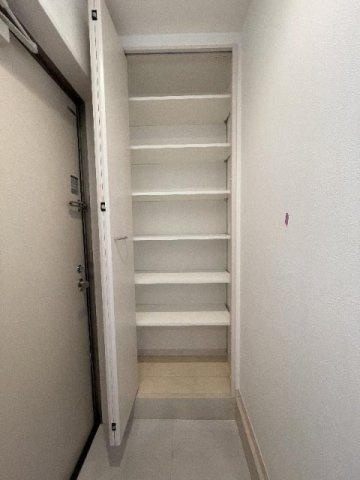 【収納】 | ココナッツ姪浜 | 別号室の写真になります。現況優先。