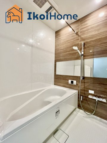 明石市材木町　新築一戸建　B号棟の浴室|●年中無休：当日予約可●浴槽は広く足を伸ばして入ることができます。