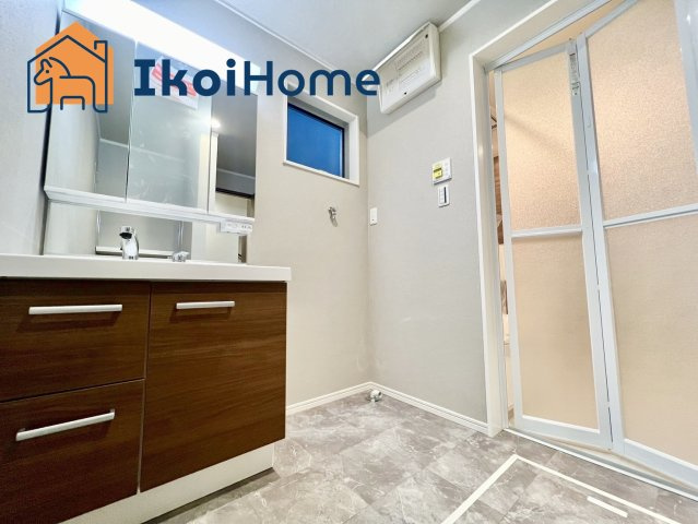 明石市材木町　新築一戸建　B号棟の洗面所|●年中無休：当日予約可●洗濯機を置く洗濯パンがついていません。価格は5000〜15000円前後です。