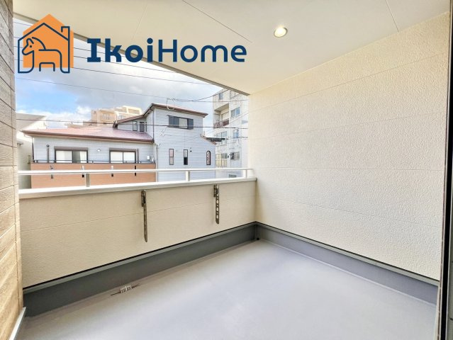 明石市材木町　新築一戸建　B号棟のその他|●年中無休：当日予約可●バルコニーが広くたくさん干せ、屋根があり小雨程度なら濡れず安心です