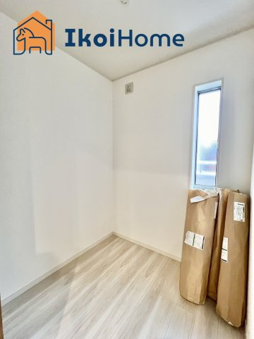 明石市材木町　新築一戸建　B号棟の寝室|●年中無休：当日予約可●注意。カーテン・カーテンレールが付いていません。弊社にご相談ください。