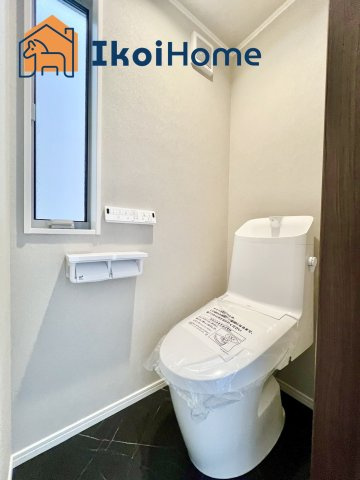 明石市材木町　新築一戸建　B号棟のトイレ|●年中無休：当日予約可●トイレが2か所あるので夜中も楽ちん。朝方のトイレ渋滞もなくなります。