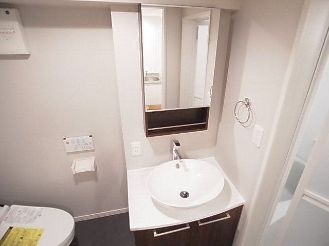 神戸市長田区海運町８丁目のアパートの洗面所|独立洗面台