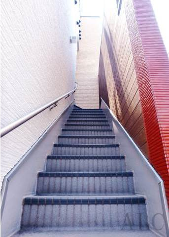 新宿区北新宿１丁目のアパートのその他共用部分|階段