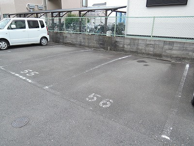 レオネクストコンフォート永楽の駐車場