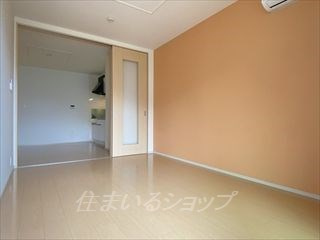 広島市安佐北区三入１丁目のアパートの居間・リビング