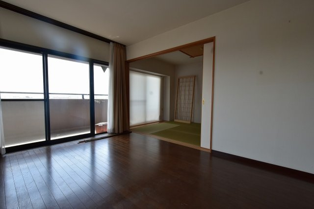 こちらの居間で趣味の時間をお楽しみください