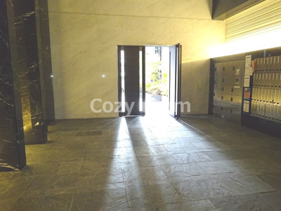 【ロビー】 | S-RESIDENCE江坂 | 広くてモダンなロビーです