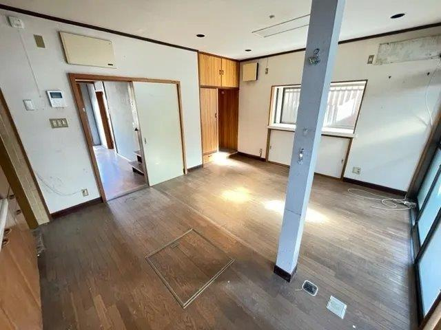 藤阪北町　中古一戸建ての居間・リビング|LDK11.5帖　南向き■物件内覧・資金計画相談・住宅ローン相談、リフォーム相談、お問合せ受付中■
※当日・翌日のご内覧、ご相談はお電話でのお問合せがスムーズです！