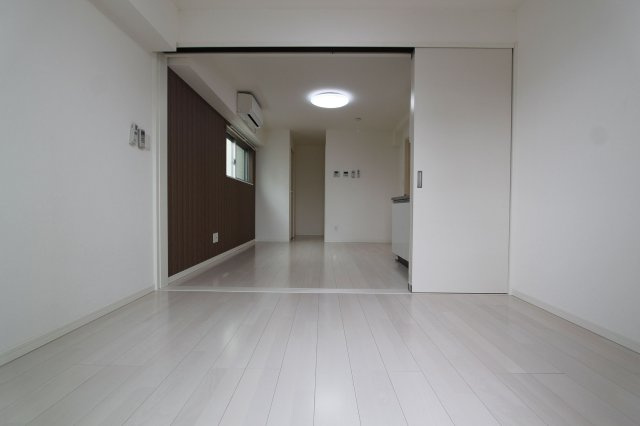 【居間・リビング】 | フォレスト箱崎 | 別号室の写真になります。現況優先。