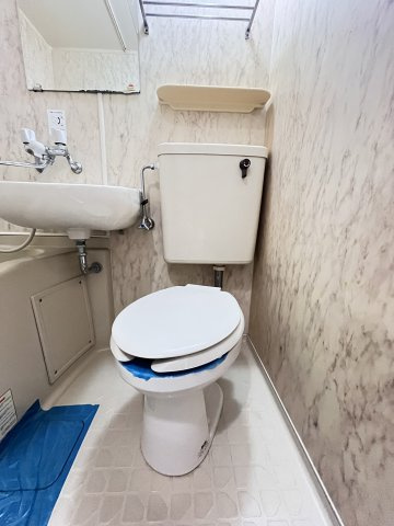 大阪市都島区都島南通２丁目の賃貸マンションのトイレ