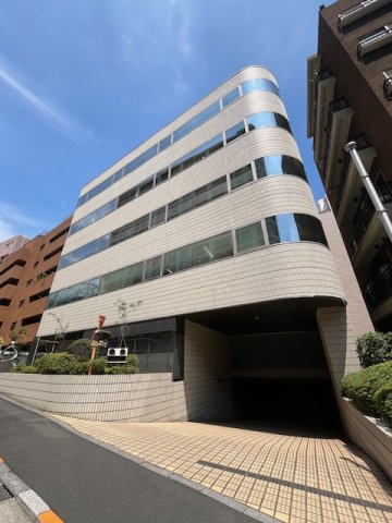 泉館三番町ビルの外観