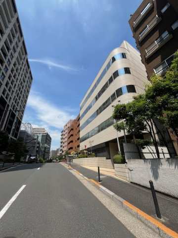 泉館三番町ビルの外観