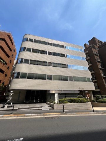 泉館三番町ビルの外観