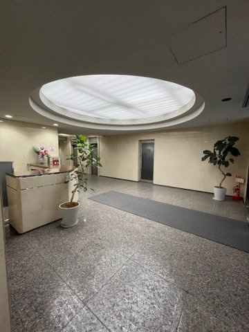 泉館三番町ビルのロビー