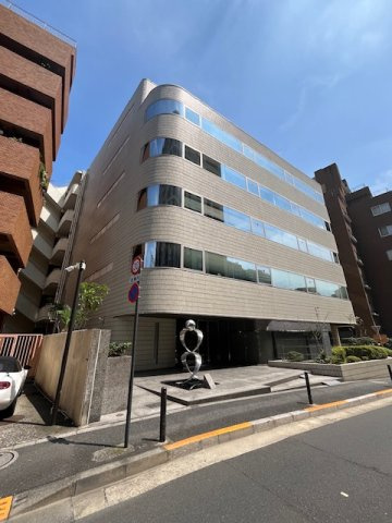 泉館三番町ビルの外観