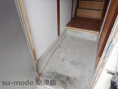 【玄関】 | 稲津2丁目テラスハウス | シンプルで使いやすい玄関です
現状のまま（DIYの出来る方又は倉庫に如何ですか？）