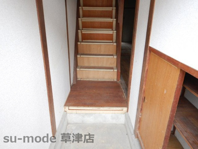 【玄関】 | 稲津2丁目テラスハウス | きれいな玄関です
現状のまま（DIYの出来る方又は倉庫に如何ですか？）