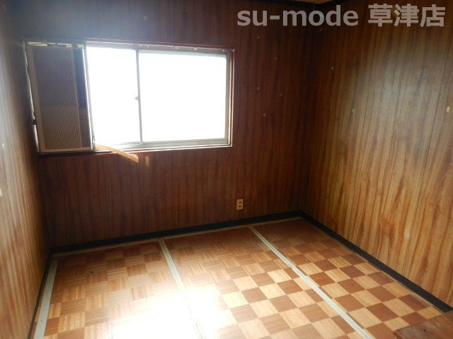 【洋室】 | 稲津2丁目テラスハウス | 落ち着いた色調の洋室です
現状のまま（DIYの出来る方又は倉庫に如何ですか？）