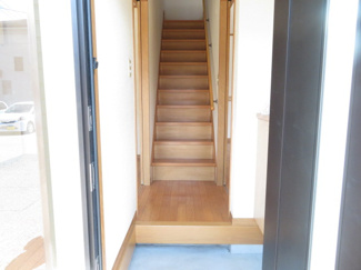 【玄関】 | 髙橋邸貸家 | シューズボックスあり