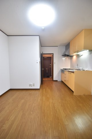大阪市城東区成育３丁目の賃貸マンションの居間・リビング