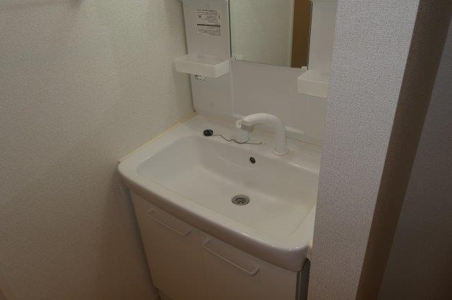 総社市井尻野のアパートの独立洗面台