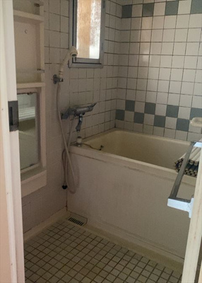 【浴室】 | 座間入谷ハイツ７号棟 | 入浴時の快適さも大事なことですが、綺麗な状態を維持できなければ気持ちよく入浴できません。毎日の掃除が楽という点は大事なポイントになります！カビが生えにくく掃除がしやすい、壁や浴槽を選ぶといいでしょう。