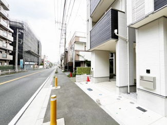 【前面道路含む現地写真】