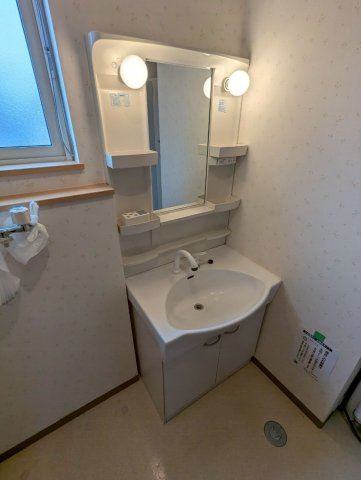 緑ヶ岡戸建賃貸Ｃ棟の洗面所