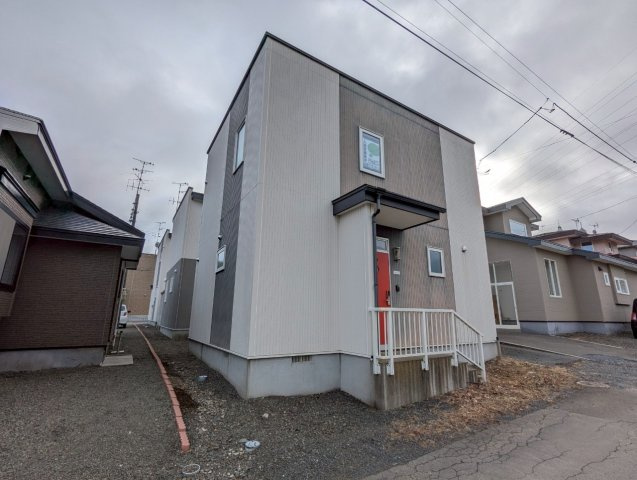 緑ヶ岡戸建賃貸Ｃ棟の外観