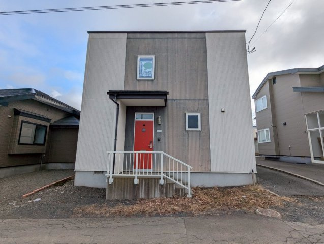 緑ヶ岡戸建賃貸Ｃ棟のエントランス