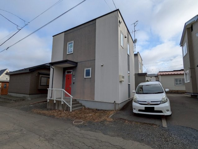 緑ヶ岡戸建賃貸Ｃ棟の駐車場