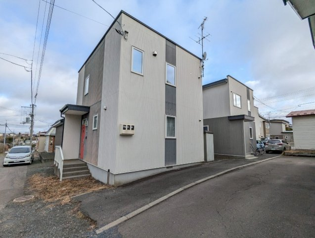 緑ヶ岡戸建賃貸Ｃ棟の外観