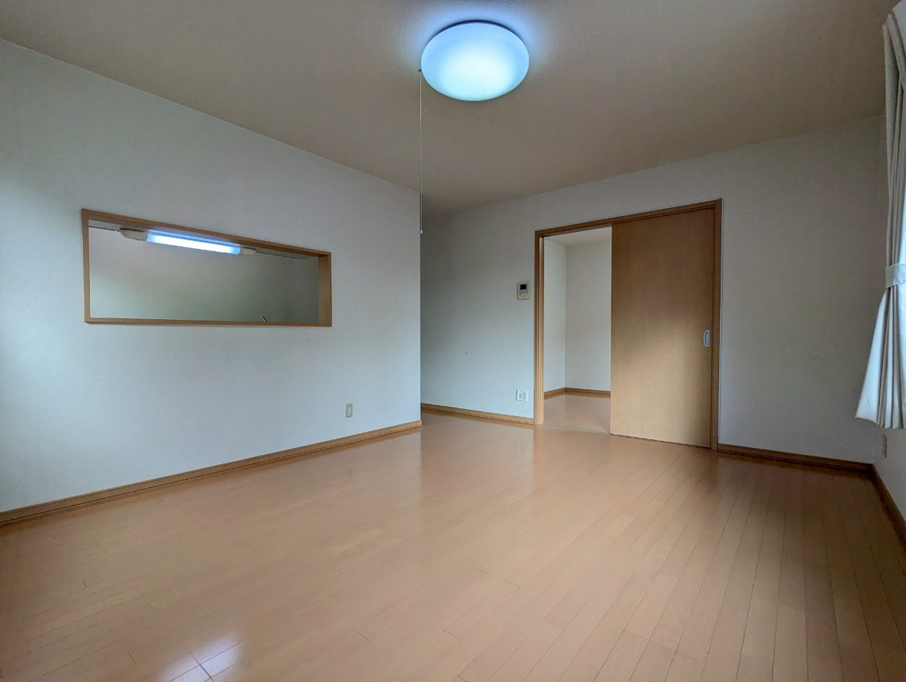 緑ヶ岡戸建賃貸Ｃ棟の居間・リビング