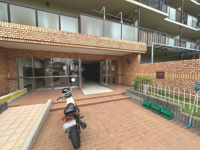 【エントランス】 | 岸和田コーポラス3号棟 | 現在空室につき即お引渡しが可能です♪