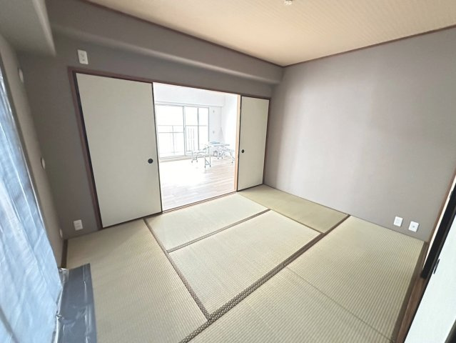 岸和田コーポラス3号棟の和室|リビングに隣接しておりますので客間としてもお使いいただけます！