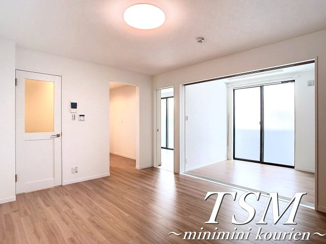 WｉｎｄＢｅｌｌ出口の居間・リビング