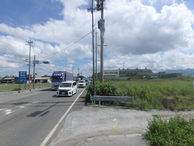 滋賀県彦根市南川瀬町　売土地の前面道路含む現地写真|国道8号線に面しており、視認性良好で商業施設などにもご利用可能です。