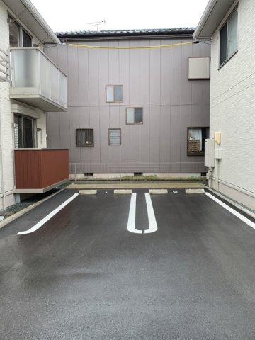 コンフォート本野Aの駐車場