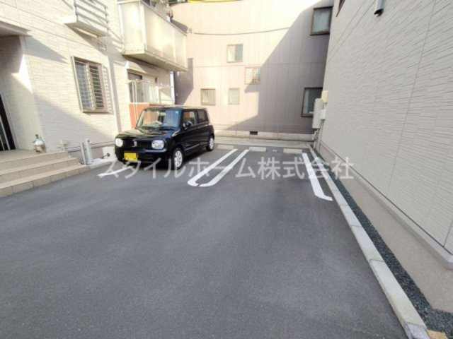 コンフォート本野Aの駐車場