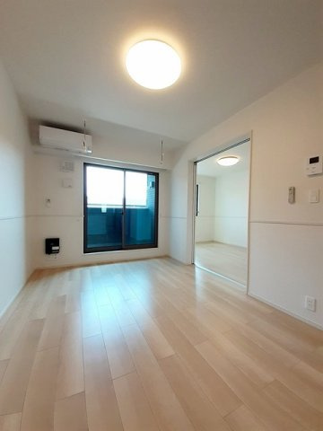 アンソレイエの居間・リビング