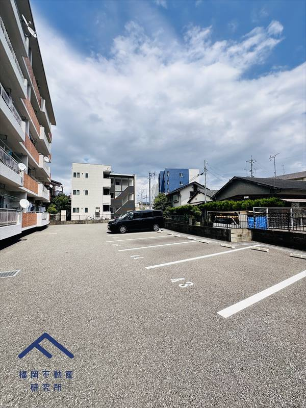 スコーレ雑餉の駐車場